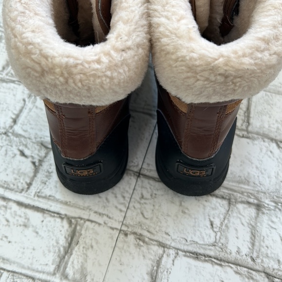 Ugg Butte Boots - Picture 6 of 9